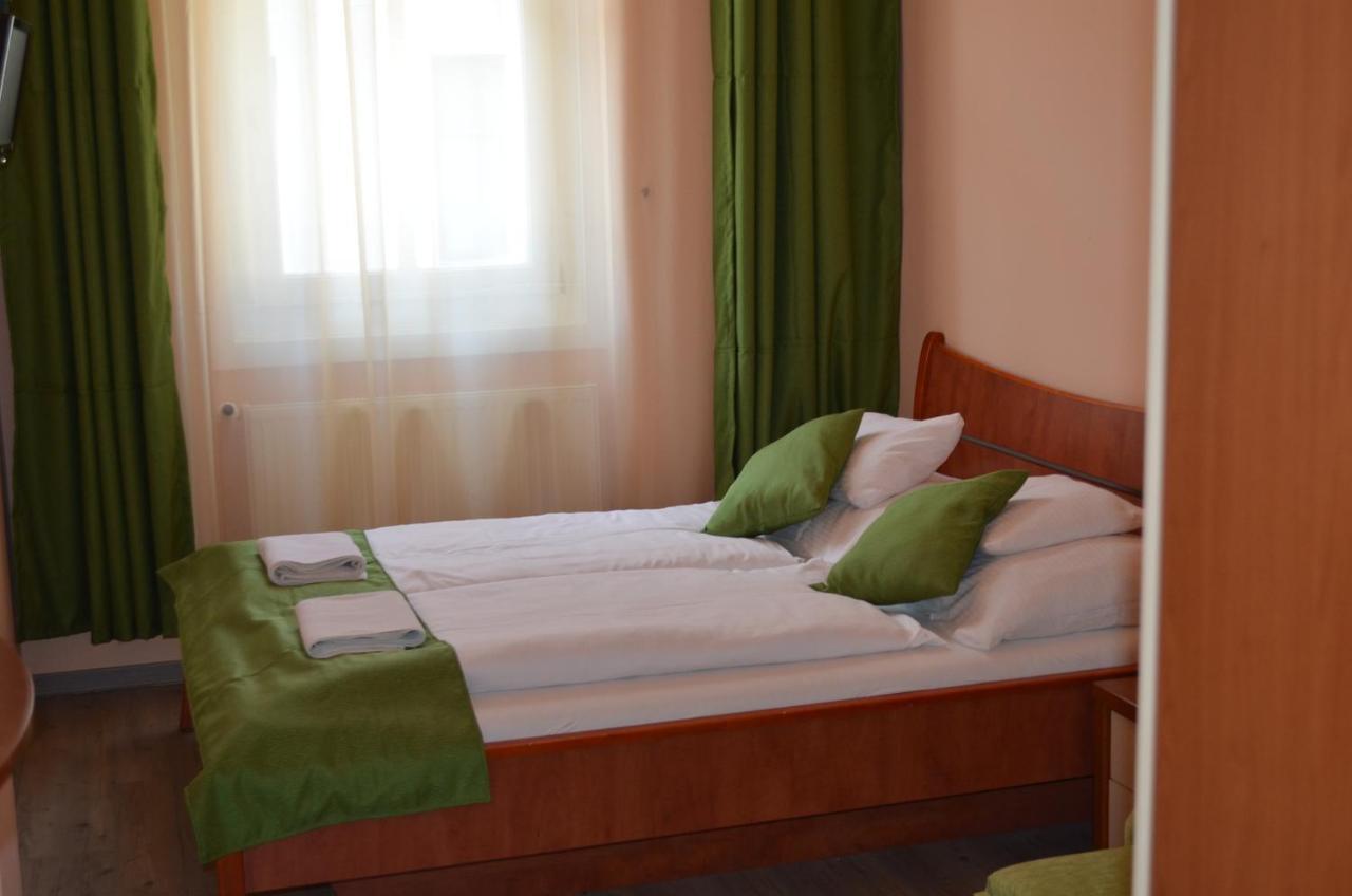 Holdfenyszallas Bed & Breakfast Seghedin Exterior foto