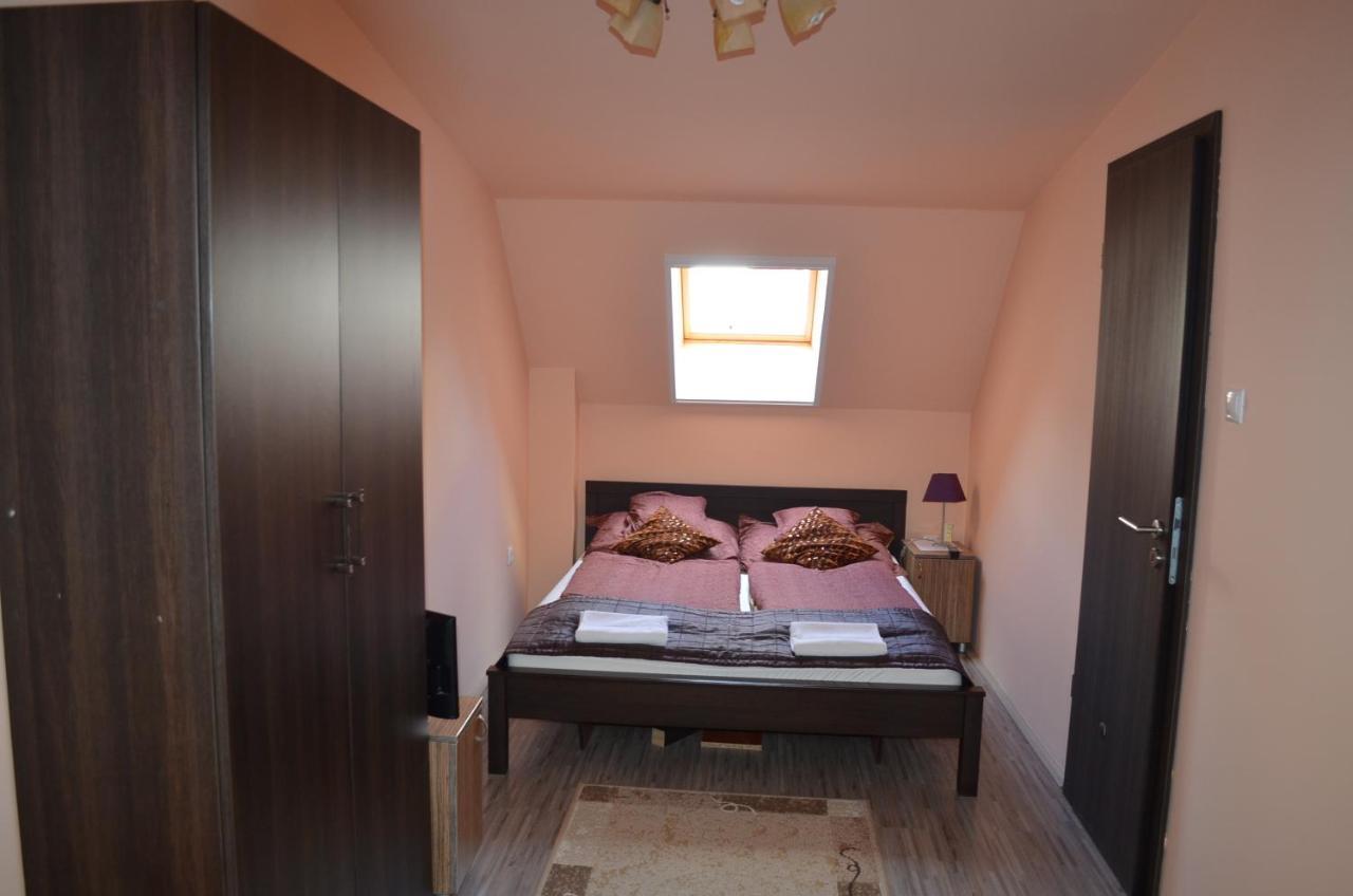 Holdfenyszallas Bed & Breakfast Seghedin Exterior foto