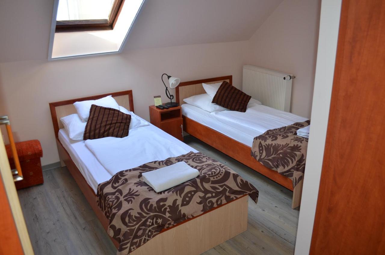 Holdfenyszallas Bed & Breakfast Seghedin Exterior foto