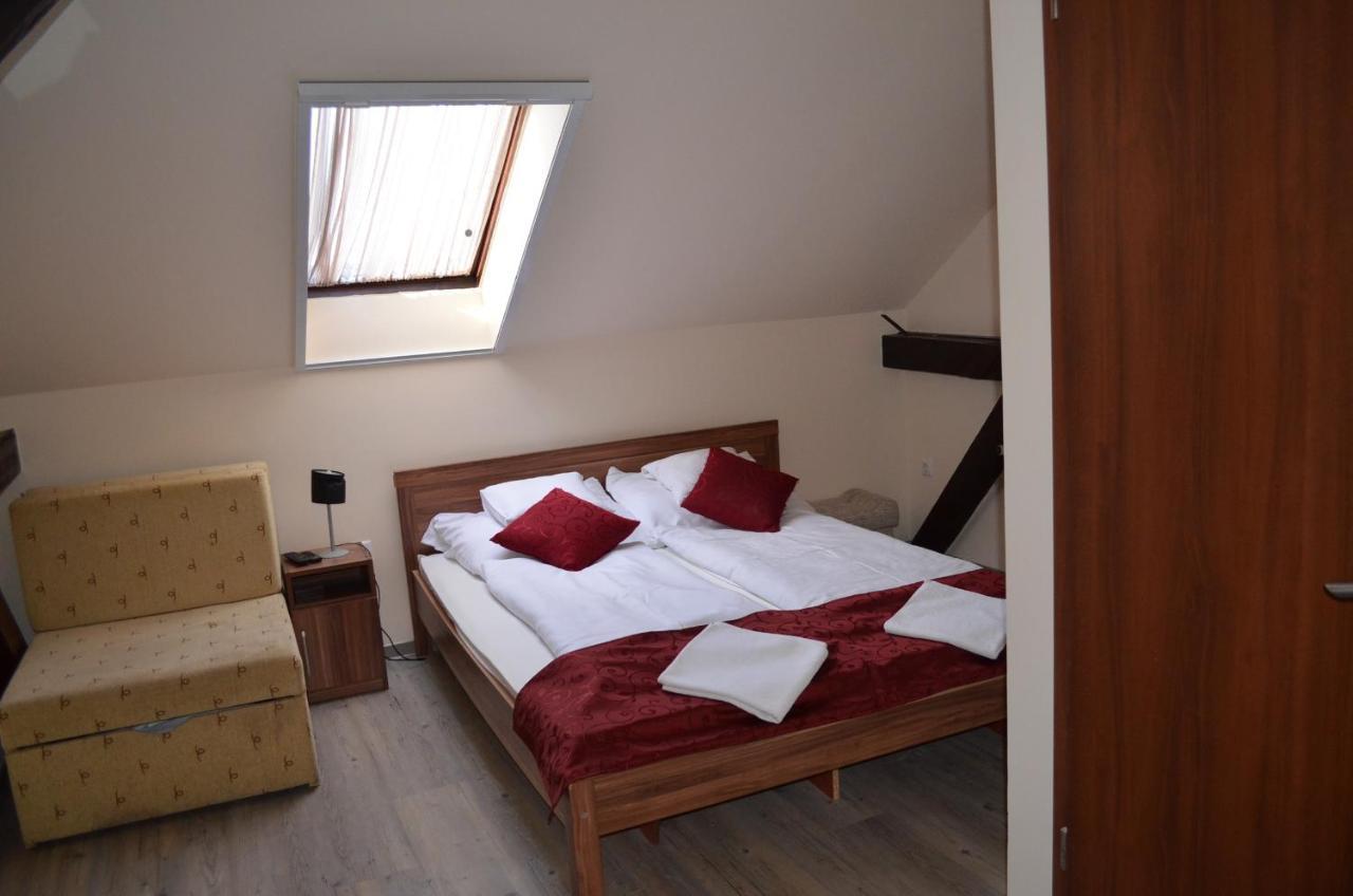 Holdfenyszallas Bed & Breakfast Seghedin Exterior foto