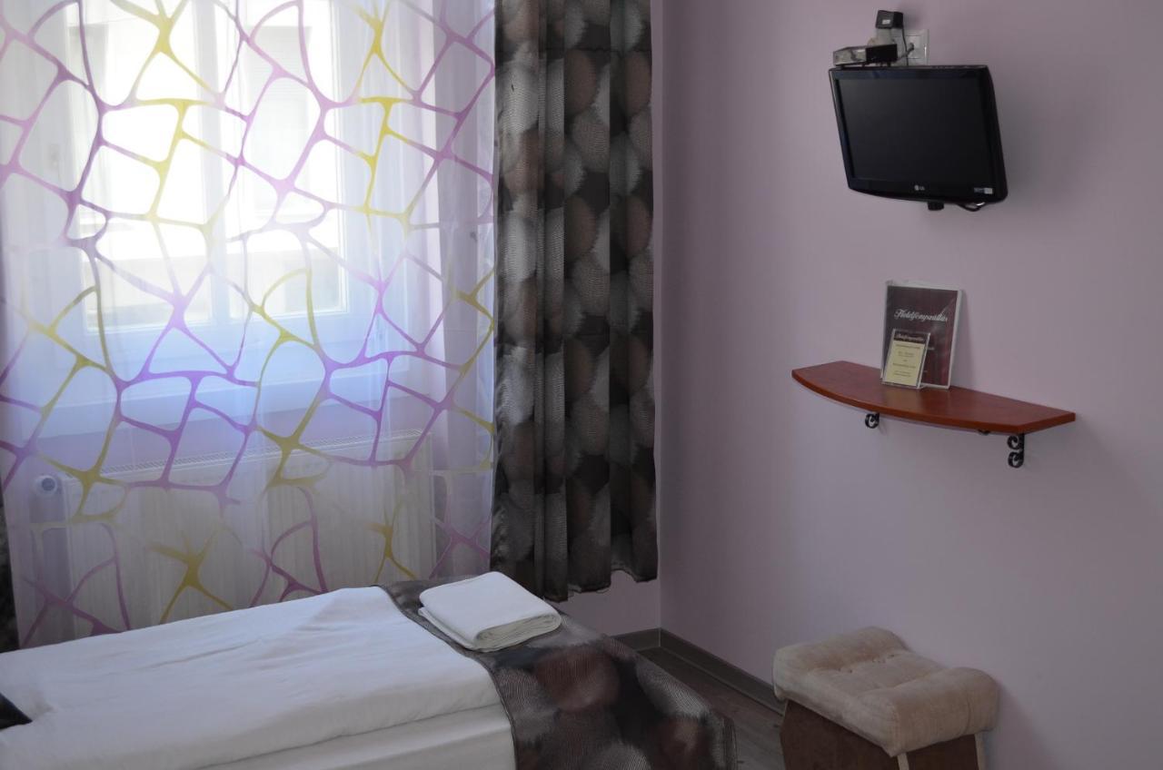 Holdfenyszallas Bed & Breakfast Seghedin Exterior foto