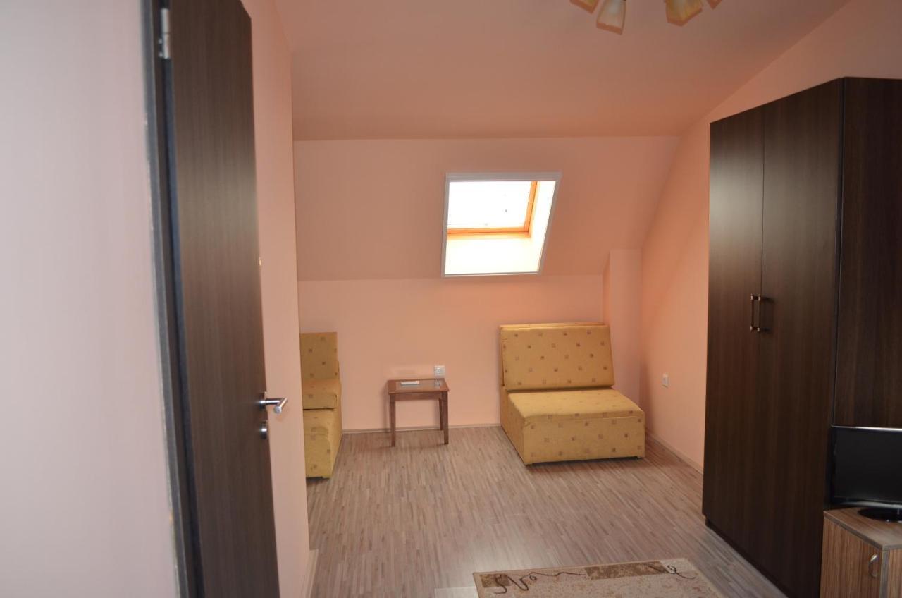 Holdfenyszallas Bed & Breakfast Seghedin Exterior foto