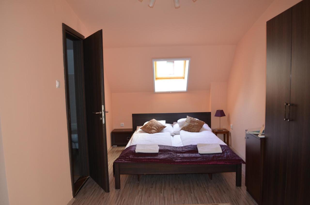 Holdfenyszallas Bed & Breakfast Seghedin Exterior foto