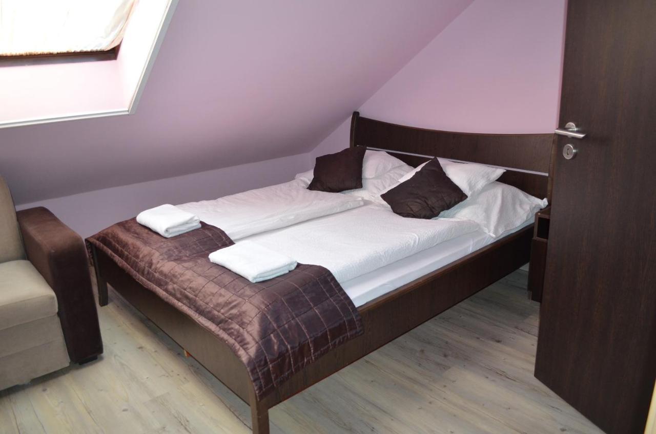 Holdfenyszallas Bed & Breakfast Seghedin Exterior foto