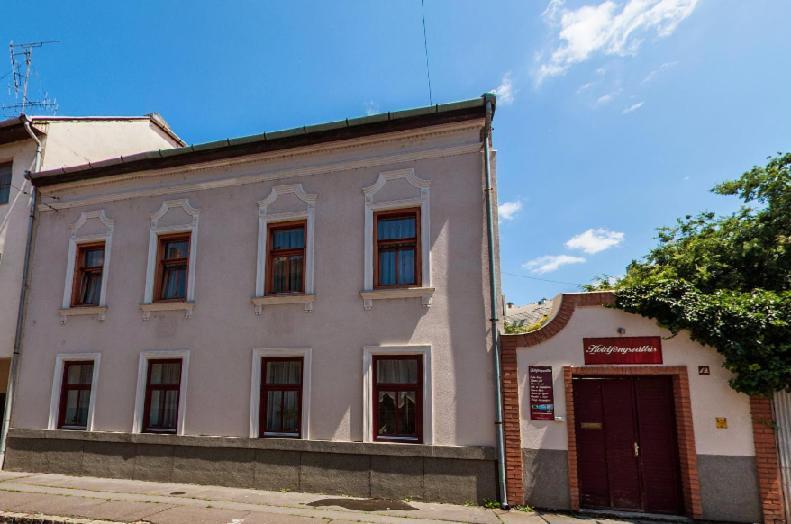 Holdfenyszallas Bed & Breakfast Seghedin Exterior foto